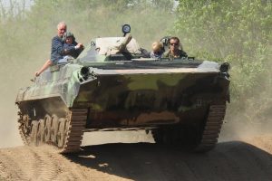 Hier ist Technik gefragt - Auf Panzerketten über die Buckelpiste