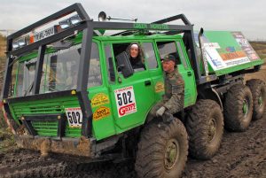 Unsere erfahrenen Instruktoren weisen Dich in die Beherrschung des Offroad-Giganten ein.