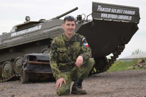 Panzer-Instruktor Christopher ist Spezialist für den BMP Schützenpanzer