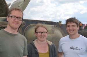 Ronny mit Besuch aus Frankreich beim Panzerfahren