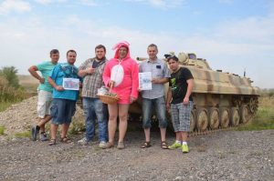 Sven B. war  Panzer fahren mit dem BMP Schützenpanzer zum Junggesellenabschied
