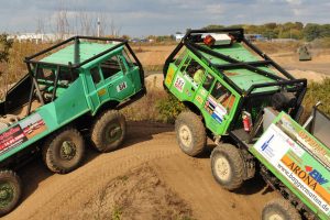 Mehrere Tatra Trial Trucks stehen für die Erlebnisfahrt bereit.