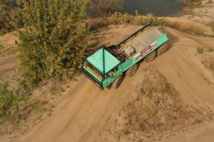 Steile Anhöhen nimmt der Tatra Offroadtruck mit Leichtigkeit.