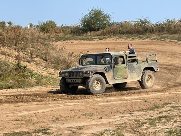 Teampaket BMP Schützenpanzer und Hummer H1 selbst fahren + je 1 MF – Bild 3