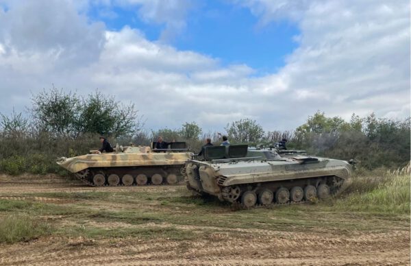 Teampaket BMP Schützenpanzer und Hummer H1 selbst fahren + je 1 MF – Bild 2
